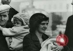 Standbild illegale Einwanderer abgeschoben über Ellis Island Communipaw New Jersey USA, 1931, aus Sekunde 47 historischem Filmmaterial Videoclip 65675022469