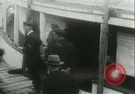 Standbild illegale Einwanderer abgeschoben über Ellis Island Communipaw New Jersey USA, 1931, aus Sekunde 49 historischem Filmmaterial Videoclip 65675022469