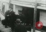 Standbild illegale Einwanderer abgeschoben über Ellis Island Communipaw New Jersey USA, 1931, aus Sekunde 50 historischem Filmmaterial Videoclip 65675022469