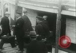 Standbild illegale Einwanderer abgeschoben über Ellis Island Communipaw New Jersey USA, 1931, aus Sekunde 52 historischem Filmmaterial Videoclip 65675022469