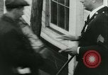 Standbild illegale Einwanderer abgeschoben über Ellis Island Communipaw New Jersey USA, 1931, aus Sekunde 55 historischem Filmmaterial Videoclip 65675022469