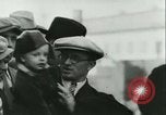 Standbild illegale Einwanderer abgeschoben über Ellis Island Communipaw New Jersey USA, 1931, aus Sekunde 56 historischem Filmmaterial Videoclip 65675022469