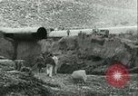 Standbild Los Angeles Aquädukt Pipeline Jawbone Canyon, 1931, aus Sekunde 15 historischem Filmmaterial Videoclip 65675022470