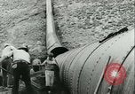 Standbild Los Angeles Aquädukt Pipeline Jawbone Canyon, 1931, aus Sekunde 23 historischem Filmmaterial Videoclip 65675022470