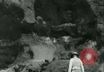 Standbild Los Angeles Aquädukt Pipeline Jawbone Canyon, 1931, aus Sekunde 33 historischem Filmmaterial Videoclip 65675022470