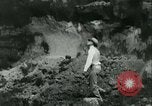 Standbild Los Angeles Aquädukt Pipeline Jawbone Canyon, 1931, aus Sekunde 34 historischem Filmmaterial Videoclip 65675022470
