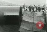 Standbild Los Angeles Aquädukt Pipeline Jawbone Canyon, 1931, aus Sekunde 38 historischem Filmmaterial Videoclip 65675022470