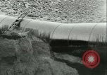 Standbild Los Angeles Aquädukt Pipeline Jawbone Canyon, 1931, aus Sekunde 44 historischem Filmmaterial Videoclip 65675022470