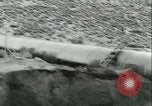 Standbild Los Angeles Aquädukt Pipeline Jawbone Canyon, 1931, aus Sekunde 46 historischem Filmmaterial Videoclip 65675022470