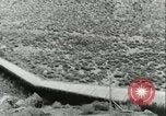 Standbild Los Angeles Aquädukt Pipeline Jawbone Canyon, 1931, aus Sekunde 48 historischem Filmmaterial Videoclip 65675022470