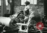 Standbild 155mm Artillerie geladen in Ersten Weltkrieg Saint Cloud Frankreich, 1918, aus Sekunde 3 historischem Filmmaterial Videoclip 65675022478