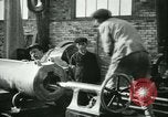 Standbild 155mm Artillerie geladen in Ersten Weltkrieg Saint Cloud Frankreich, 1918, aus Sekunde 6 historischem Filmmaterial Videoclip 65675022478