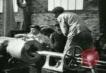Standbild 155mm Artillerie geladen in Ersten Weltkrieg Saint Cloud Frankreich, 1918, aus Sekunde 8 historischem Filmmaterial Videoclip 65675022478