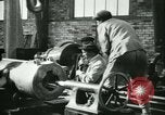 Standbild 155mm Artillerie geladen in Ersten Weltkrieg Saint Cloud Frankreich, 1918, aus Sekunde 9 historischem Filmmaterial Videoclip 65675022478