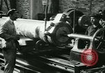 Standbild 155mm Artillerie geladen in Ersten Weltkrieg Saint Cloud Frankreich, 1918, aus Sekunde 13 historischem Filmmaterial Videoclip 65675022478