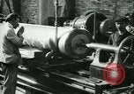 Standbild 155mm Artillerie geladen in Ersten Weltkrieg Saint Cloud Frankreich, 1918, aus Sekunde 16 historischem Filmmaterial Videoclip 65675022478