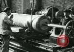 Standbild 155mm Artillerie geladen in Ersten Weltkrieg Saint Cloud Frankreich, 1918, aus Sekunde 17 historischem Filmmaterial Videoclip 65675022478