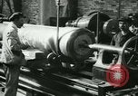 Standbild 155mm Artillerie geladen in Ersten Weltkrieg Saint Cloud Frankreich, 1918, aus Sekunde 19 historischem Filmmaterial Videoclip 65675022478