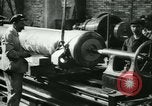 Standbild 155mm Artillerie geladen in Ersten Weltkrieg Saint Cloud Frankreich, 1918, aus Sekunde 22 historischem Filmmaterial Videoclip 65675022478
