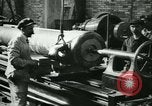Standbild 155mm Artillerie geladen in Ersten Weltkrieg Saint Cloud Frankreich, 1918, aus Sekunde 23 historischem Filmmaterial Videoclip 65675022478