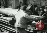 Standbild 155mm Artillerie geladen in Ersten Weltkrieg Saint Cloud Frankreich, 1918, aus Sekunde 24 historischem Filmmaterial Videoclip 65675022478