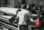 Standbild 155mm Artillerie geladen in Ersten Weltkrieg Saint Cloud Frankreich, 1918, aus Sekunde 25 historischem Filmmaterial Videoclip 65675022478