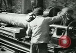 Standbild 155mm Artillerie geladen in Ersten Weltkrieg Saint Cloud Frankreich, 1918, aus Sekunde 26 historischem Filmmaterial Videoclip 65675022478