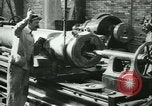 Standbild 155mm Artillerie geladen in Ersten Weltkrieg Saint Cloud Frankreich, 1918, aus Sekunde 29 historischem Filmmaterial Videoclip 65675022478