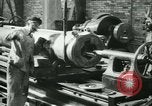 Standbild 155mm Artillerie geladen in Ersten Weltkrieg Saint Cloud Frankreich, 1918, aus Sekunde 30 historischem Filmmaterial Videoclip 65675022478