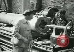 Standbild 155mm Artillerie geladen in Ersten Weltkrieg Saint Cloud Frankreich, 1918, aus Sekunde 36 historischem Filmmaterial Videoclip 65675022478