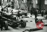 Standbild 155mm Artillerie geladen in Ersten Weltkrieg Saint Cloud Frankreich, 1918, aus Sekunde 38 historischem Filmmaterial Videoclip 65675022478