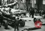 Standbild 155mm Artillerie geladen in Ersten Weltkrieg Saint Cloud Frankreich, 1918, aus Sekunde 41 historischem Filmmaterial Videoclip 65675022478