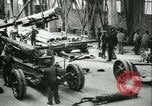 Standbild 155mm Artillerie geladen in Ersten Weltkrieg Saint Cloud Frankreich, 1918, aus Sekunde 42 historischem Filmmaterial Videoclip 65675022478