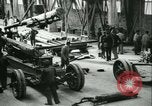 Standbild 155mm Artillerie geladen in Ersten Weltkrieg Saint Cloud Frankreich, 1918, aus Sekunde 43 historischem Filmmaterial Videoclip 65675022478