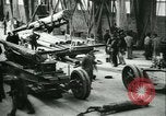 Standbild 155mm Artillerie geladen in Ersten Weltkrieg Saint Cloud Frankreich, 1918, aus Sekunde 44 historischem Filmmaterial Videoclip 65675022478
