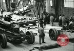 Standbild 155mm Artillerie geladen in Ersten Weltkrieg Saint Cloud Frankreich, 1918, aus Sekunde 46 historischem Filmmaterial Videoclip 65675022478
