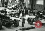 Standbild 155mm Artillerie geladen in Ersten Weltkrieg Saint Cloud Frankreich, 1918, aus Sekunde 47 historischem Filmmaterial Videoclip 65675022478