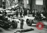 Standbild 155mm Artillerie geladen in Ersten Weltkrieg Saint Cloud Frankreich, 1918, aus Sekunde 48 historischem Filmmaterial Videoclip 65675022478