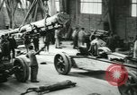 Standbild 155mm Artillerie geladen in Ersten Weltkrieg Saint Cloud Frankreich, 1918, aus Sekunde 51 historischem Filmmaterial Videoclip 65675022478