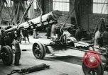 Standbild 155mm Artillerie geladen in Ersten Weltkrieg Saint Cloud Frankreich, 1918, aus Sekunde 53 historischem Filmmaterial Videoclip 65675022478