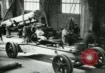 Standbild 155mm Artillerie geladen in Ersten Weltkrieg Saint Cloud Frankreich, 1918, aus Sekunde 60 historischem Filmmaterial Videoclip 65675022478