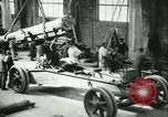 Standbild 155mm Artillerie geladen in Ersten Weltkrieg Saint Cloud Frankreich, 1918, aus Sekunde 62 historischem Filmmaterial Videoclip 65675022478