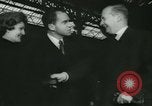 Immagine di Vice Presidente e signora Nixon Londra Inghilterra Regno Unito, 1958, secondo 11 filmato di repertorio 65675022485