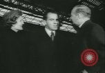 Immagine di Vice Presidente e signora Nixon Londra Inghilterra Regno Unito, 1958, secondo 14 filmato di repertorio 65675022485