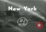 Immagine di La masterizzazione abbandonata e devastata vetture New York City USA, 1958, secondo 3 filmato di repertorio 65675022487