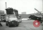 Immagine di La masterizzazione abbandonata e devastata vetture New York City USA, 1958, secondo 4 filmato di repertorio 65675022487