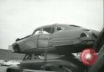 Immagine di La masterizzazione abbandonata e devastata vetture New York City USA, 1958, secondo 10 filmato di repertorio 65675022487