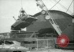 Immagine di La masterizzazione abbandonata e devastata vetture New York City USA, 1958, secondo 18 filmato di repertorio 65675022487