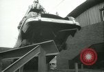 Immagine di La masterizzazione abbandonata e devastata vetture New York City USA, 1958, secondo 21 filmato di repertorio 65675022487