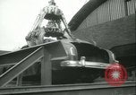 Immagine di La masterizzazione abbandonata e devastata vetture New York City USA, 1958, secondo 23 filmato di repertorio 65675022487